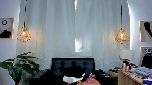 NahomiWhitte online show from April 27, 12:47 pm