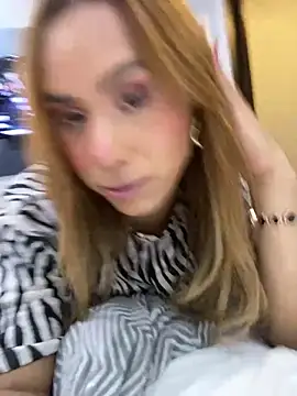 Jullyanaximeness online show from May 13, 11:03 pm