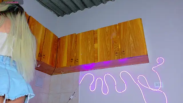everlin 01 online show from July 31, 9:04 pm