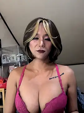 xServiceDollx online show from February 1, 9:41 am