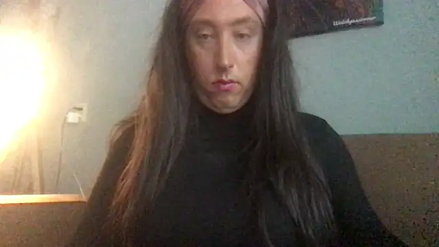 DaphneTS online show from June 28, 6:45 pm