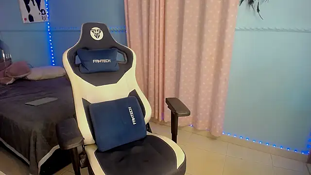 charlottesexxx online show from November 10, 9:16 pm