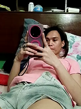 QueenSoreal online show from April 29, 4:12 pm