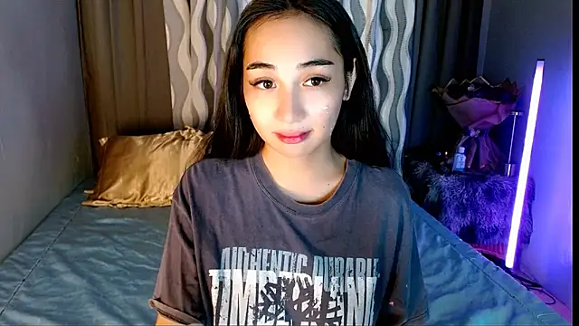 SweetLilly 18 online show from April 27, 3:16 am
