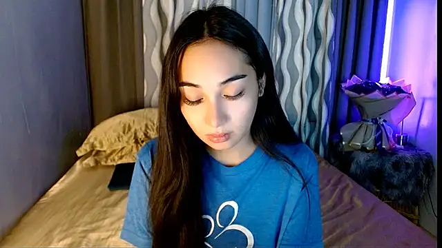 SweetLilly 18 online show from May 7, 3:46 am