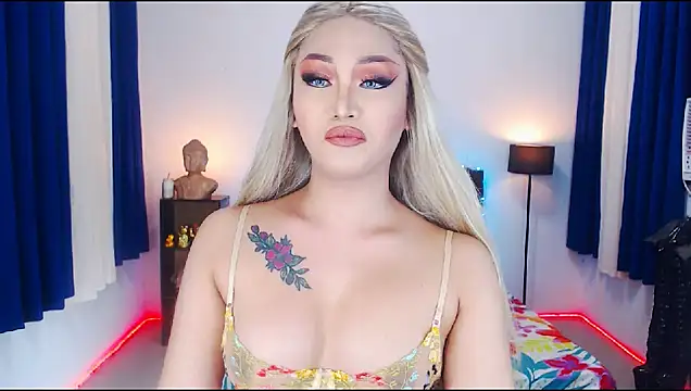 Snapshot of KylieMaxwellCaulfield_TS chatting on October 31, 5:28 am KylieMaxwellCaulfield TS online show from October 31, 5:28 am