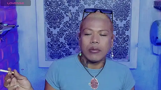 tsviolett online show from December 2, 6:33 pm