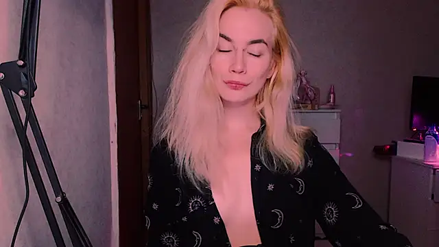 xxxcharismaaa online show from October 1, 7:36 pm