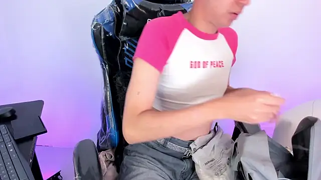 Chris boy  online show from July 6, 2:35 pm