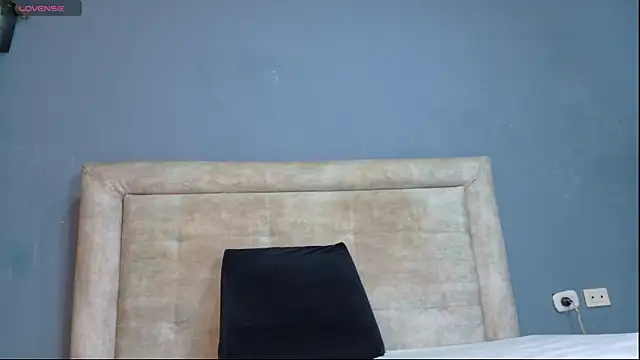 nicol snow online show from April 28, 1:26 pm
