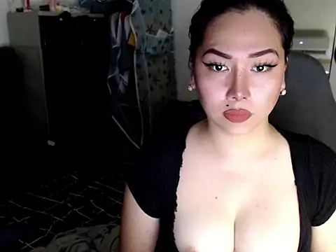 urqueendominant online show from May 1, 3:33 am