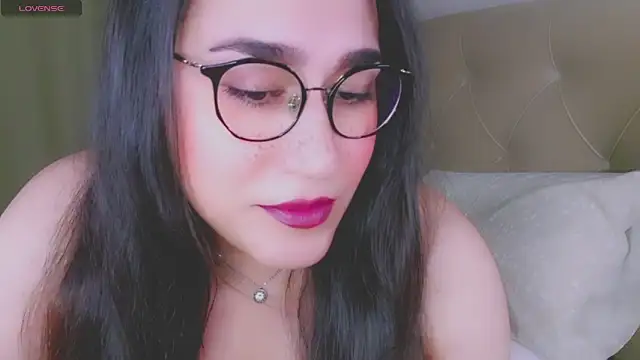 Snapshot of MERA_arab chatting on October 15, 1:05 am MERA arab online show from October 15, 1:05 am