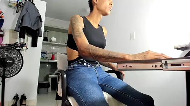 annieparker online show from February 18, 8:04 pm