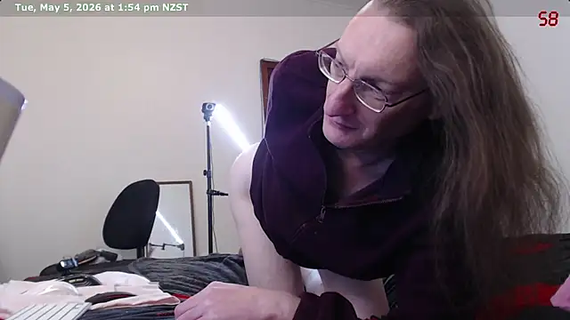 CDAdalyn online show from May 5, 1:55 am
