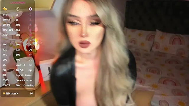 Snapshot of Miss_mariahmonroe chatting on December 19, 9:28 pm Miss mariahmonroe online show from December 19, 9:28 pm