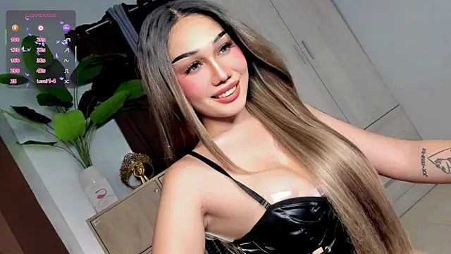 Icon1c LiLy online show from May 7, 12:23 pm