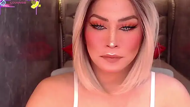 Snapshot of QUEEN_GIAMOORE69 chatting on September 22, 6:35 pm QUEEN GIAMOORE69 online show from September 22, 6:35 pm