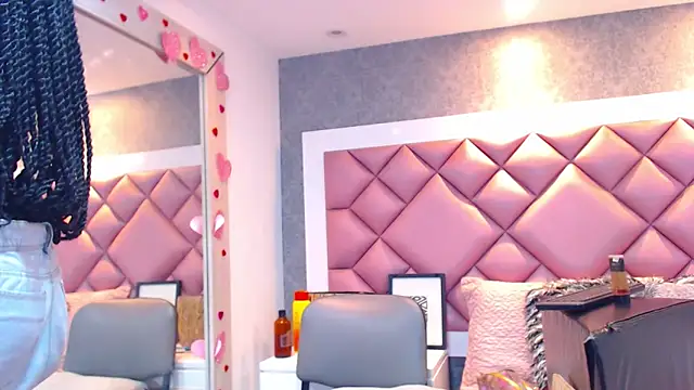 DanielaDuff online show from March 5, 7:52 pm