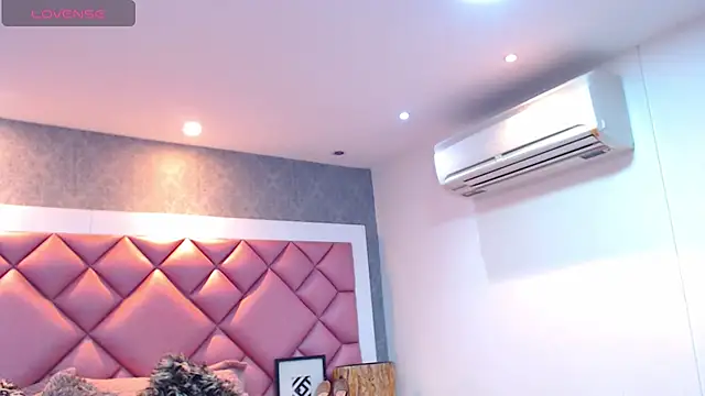 DanielaDuff online show from August 1, 2:07 pm