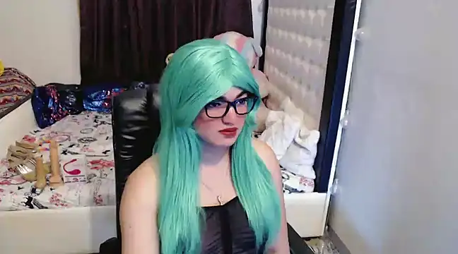 Goddess Sarah online show from December 14, 8:45 am