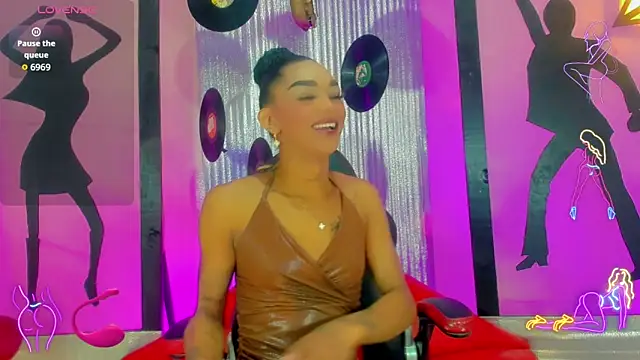 nickyminach  online show from November 15, 7:23 pm