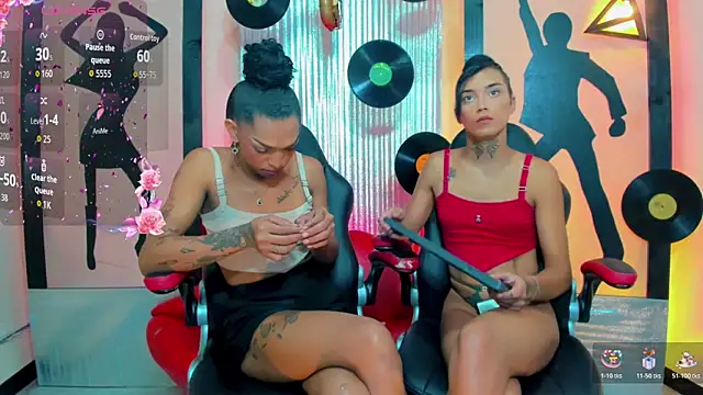 nickyminach  online show from December 18, 11:10 pm