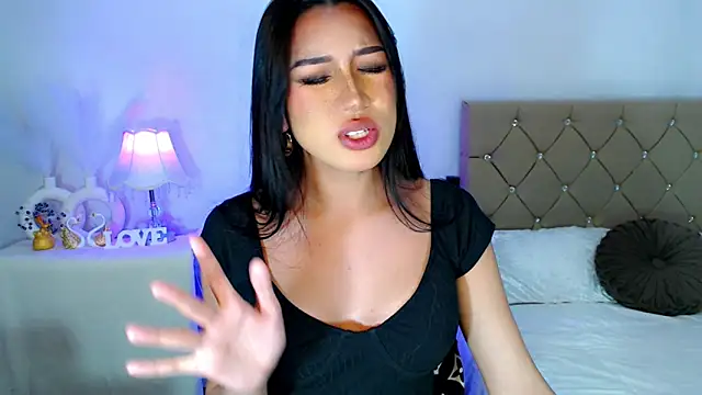 Snapshot of FuckDoll_Nathalie chatting on October 21, 10:33 pm FuckDoll Nathalie online show from October 21, 10:33 pm
