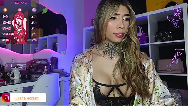 Snapshot of caroline_cossei chatting on January 26, 3:48 am caroline cossei online show from January 26, 3:48 am