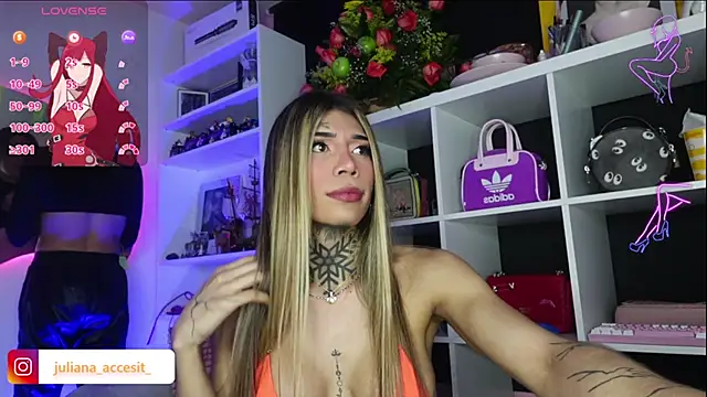 Snapshot of caroline_cossei chatting on February 14, 6:02 am caroline cossei online show from February 14, 6:02 am