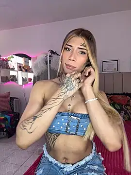 Snapshot of caroline_cossei chatting on September 24, 2:45 pm caroline cossei online show from September 24, 2:45 pm