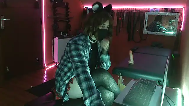 Ginny-the-bdsm-nympho online show from March 22, 6:01 pm