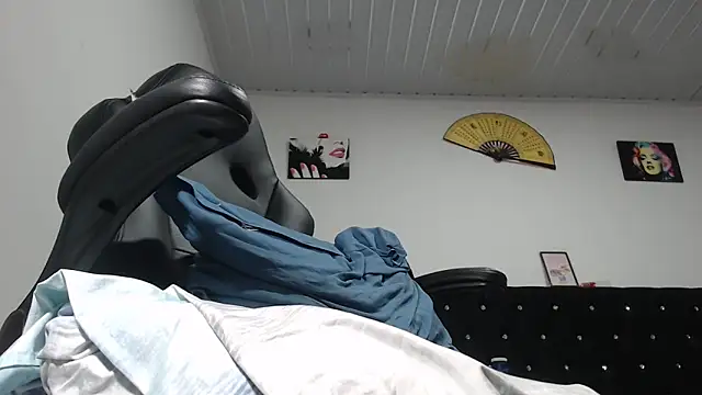 pamelabigcock69 online show from May 4, 11:10 pm