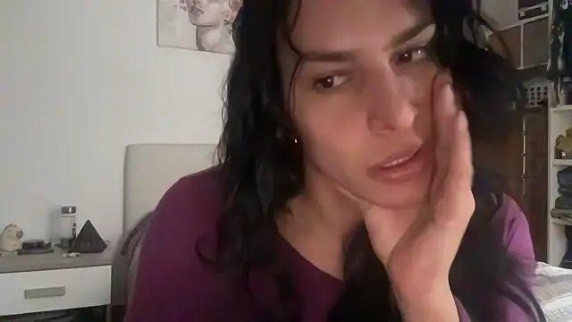 Snapshot of GGmoon81 chatting on December 15, 8:52 am GGmoon81 online show from December 15, 8:52 am